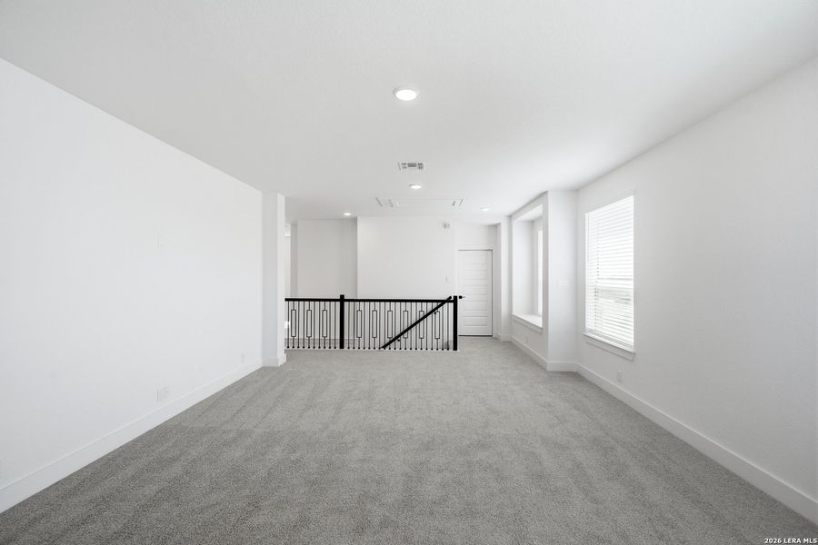 Spacious, unfurnished interior of a new home in Prominence Urban, San Antonio (Image 22).