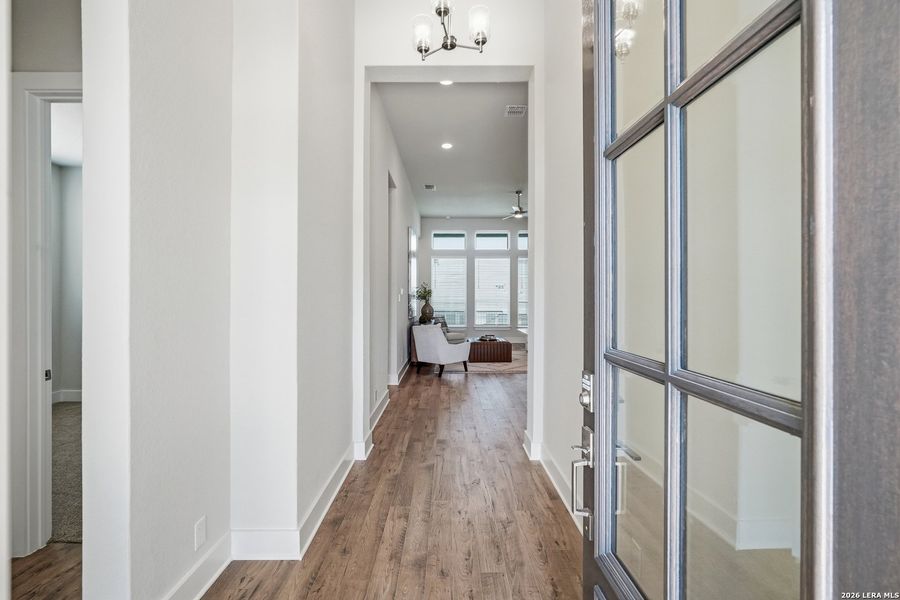 Spacious, unfurnished interior of a new home in Esperanza 50's, Boerne (Image 40).