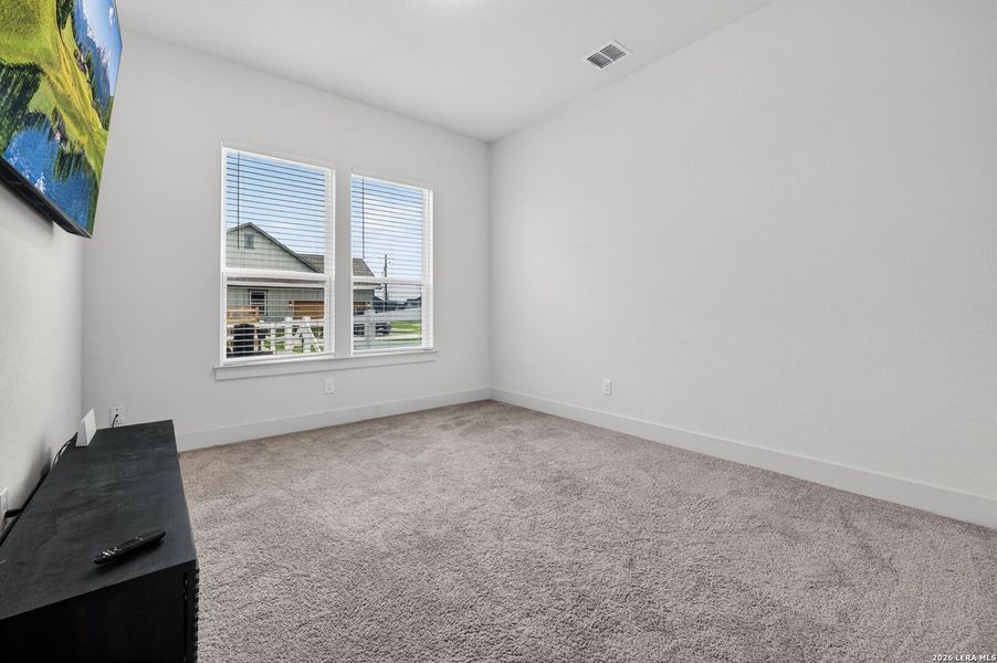 Spacious, unfurnished interior of a new home in Pradera Ridge, Floresville (Image 22).