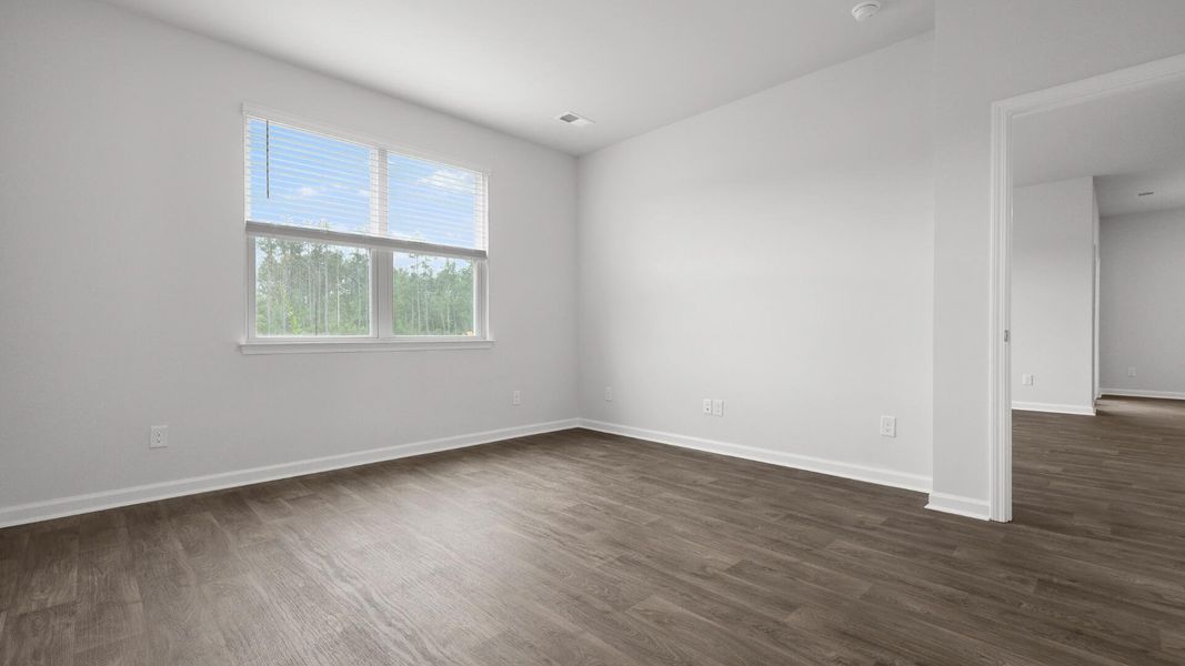 Spacious, unfurnished interior of a new home in Hillcrest, Ravenel (Image 11).