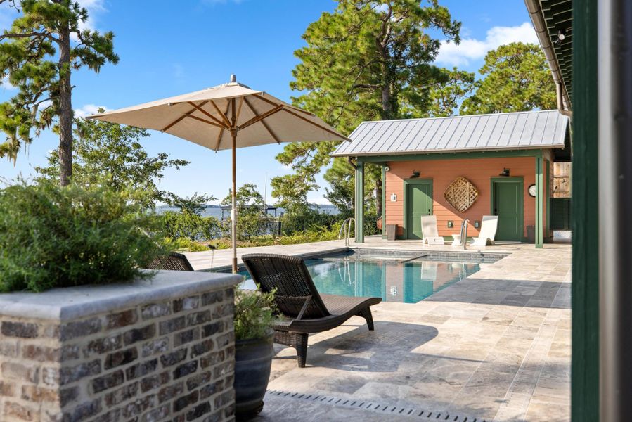 Community amenities in , Bonneau (Image 42).