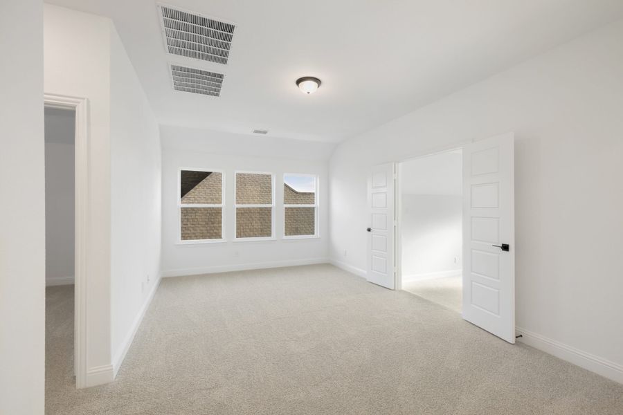 Spacious, unfurnished interior of a new home in Cambridge Crossing, Celina (Image 34).