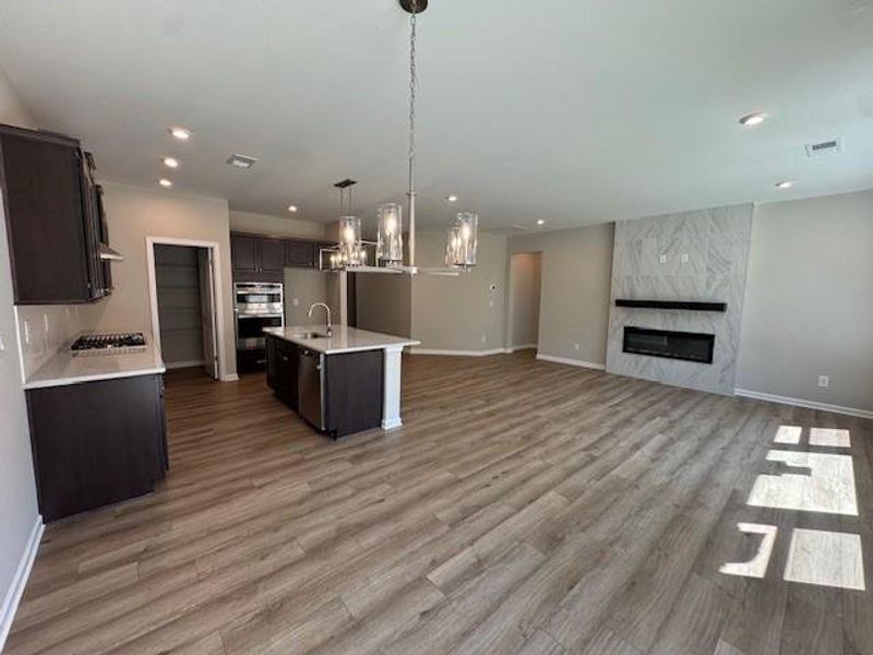 Spacious, unfurnished interior of a new home in Easton Park, Dallas (Image 8).