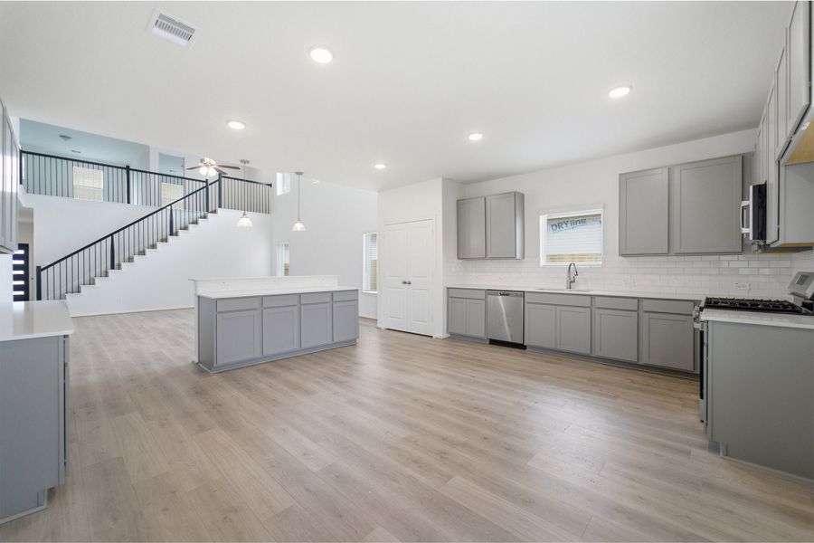 Furnished interior view inside a new home in Ashland, Texas City (Image 7).