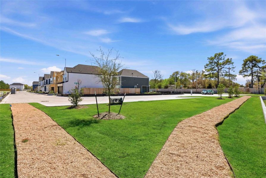 Community amenities in Alaia Crossing, Houston (Image 40).