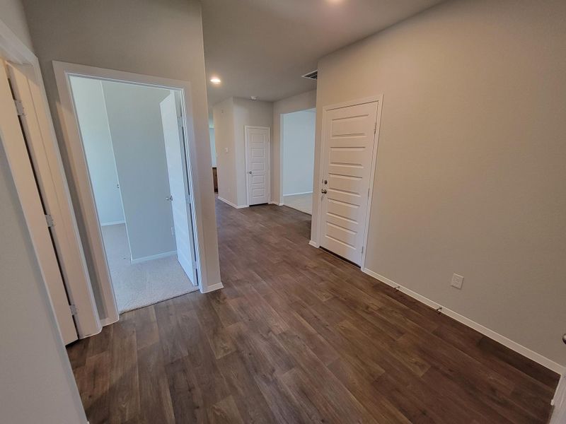 Spacious, unfurnished interior of a new home in Cloverleaf, Austin (Image 25). Spacious, unfurnished interior of a new home in Cloverleaf, Austin (Image 25).