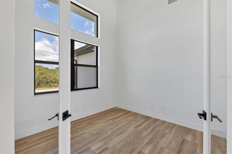 Spacious, unfurnished interior of a new home in , Port Charlotte (Image 12).