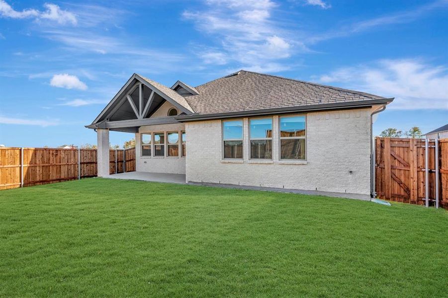 Exterior details and patio area of a home in Heritage Ranch, Sherman (Image 2).