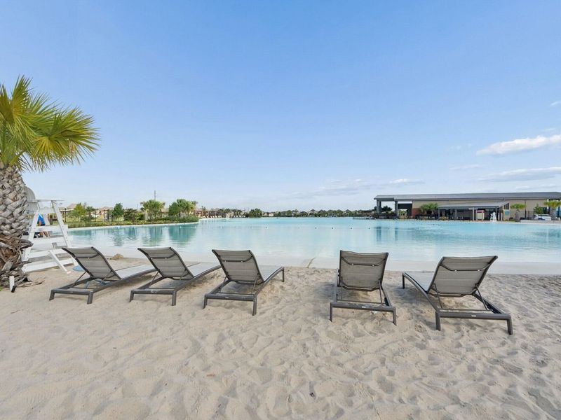 Community amenities in Sunterra, Katy (Image 27).
