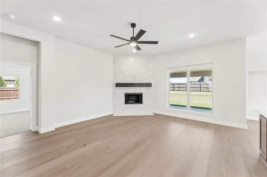 Spacious, unfurnished interior of a new home in Sunrise at Garden Valley, Waxahachie (Image 32).