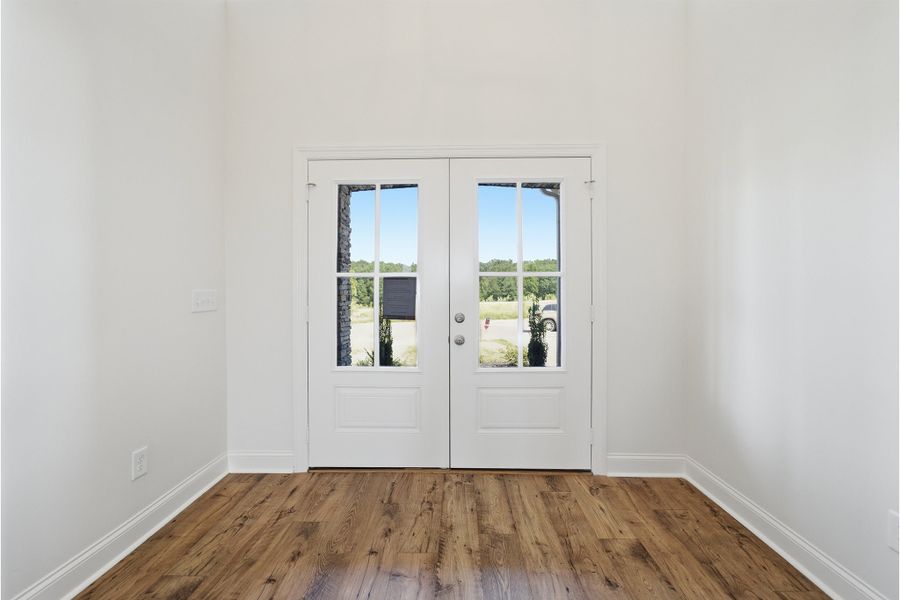 Spacious, unfurnished interior of a new home in Aden Woods, Fairview (Image 19).