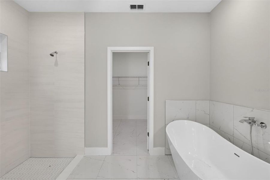 Furnished interior view inside a new home in , Port Charlotte (Image 6).