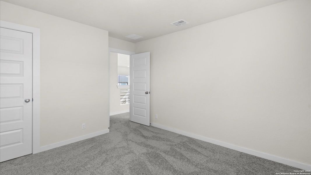 Spacious, unfurnished interior of a new home in Meyer Ranch, New Braunfels (Image 21). Spacious, unfurnished interior of a new home in Meyer Ranch, New Braunfels (Image 21).