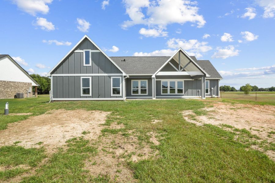 Exterior details and patio area of a home in , Angleton (Image 3).