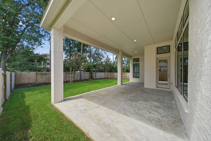 Exterior details and patio area of a home in The Woodlands Hills 65′, Willis (Image 28).
