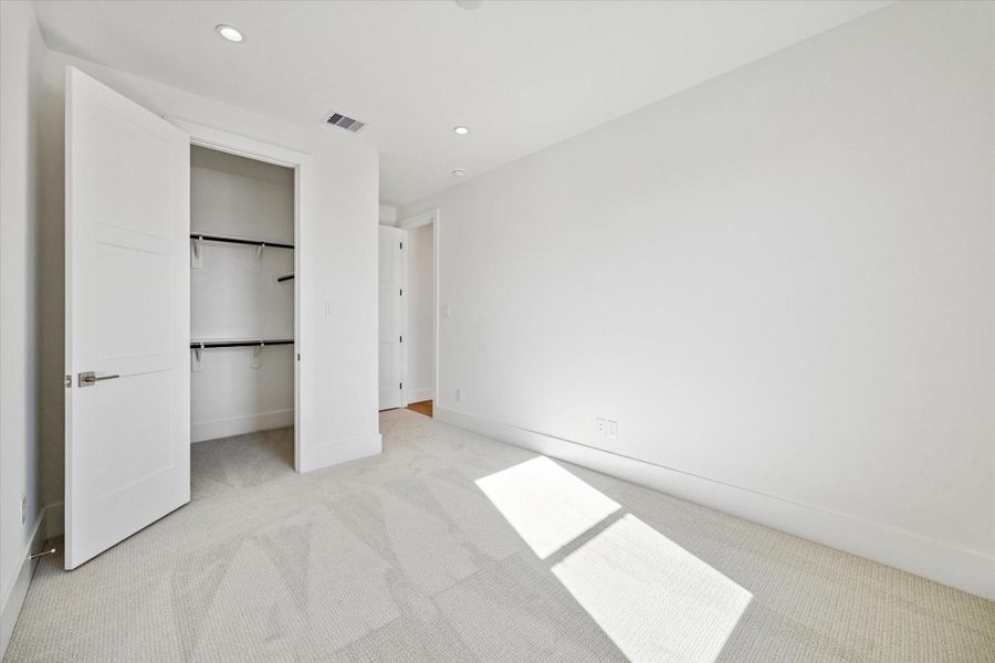 Spacious, unfurnished interior of a new home in , Houston (Image 35).