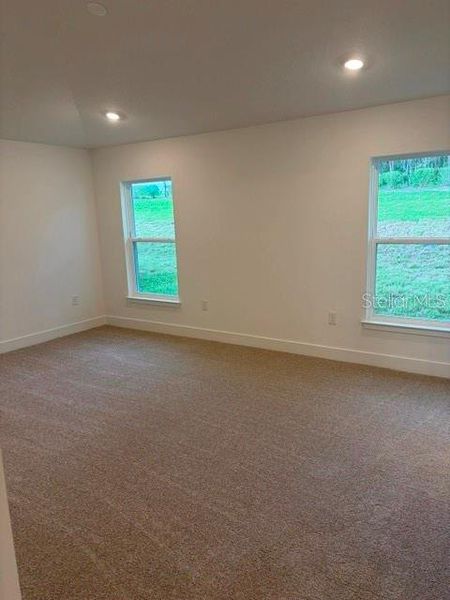 Spacious, unfurnished interior of a new home in Arbor Park, Leesburg (Image 7).
