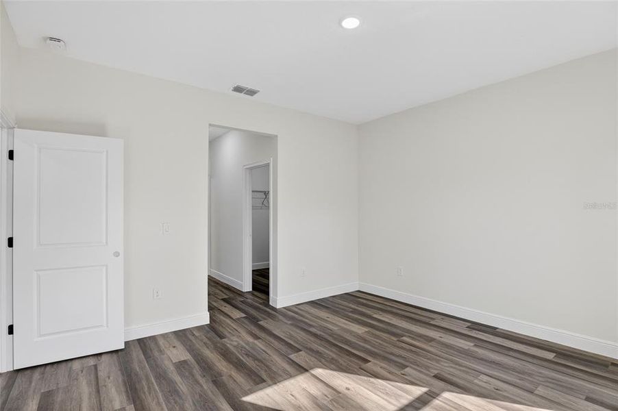 Spacious, unfurnished interior of a new home in , Citrus Springs (Image 18).