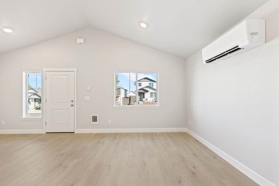 Spacious, unfurnished interior of a new home in Feather Ridge, Redmond (Image 12).