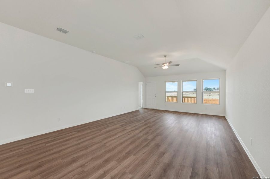 Spacious, unfurnished interior of a new home in Greenspoint Heights, Seguin (Image 39).