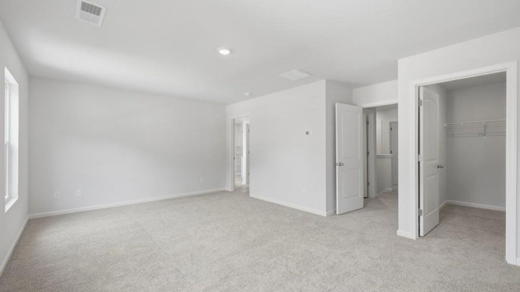 Spacious, unfurnished interior of a new home in Oaks at Cedar Grove, Fairburn (Image 26).