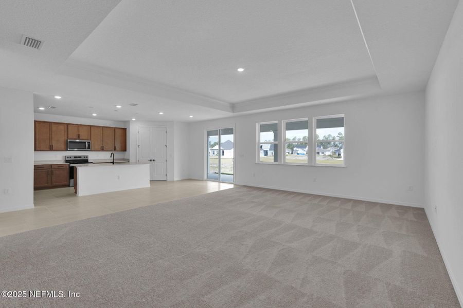 Spacious, unfurnished interior of a new home in Hyland Trail, Green Cove Springs (Image 12).