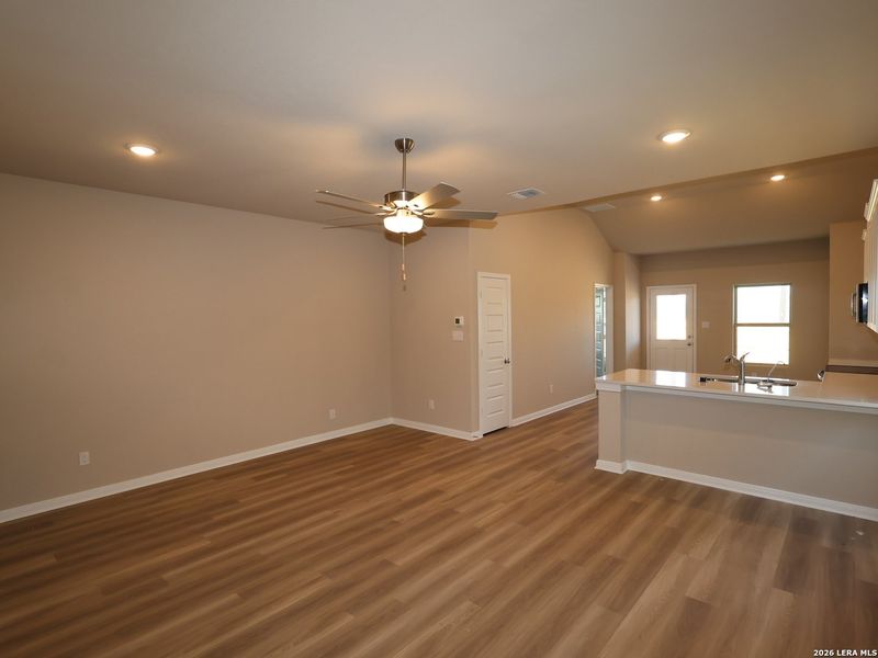 Spacious, unfurnished interior of a new home in Paloma Park, Converse (Image 22).