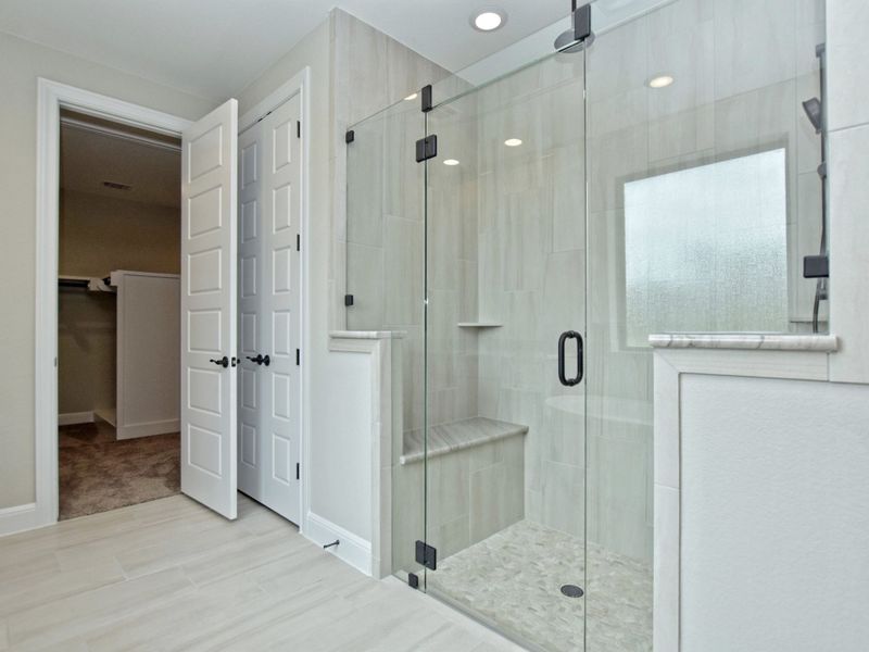 Representative furnished interior of a home built from the Avalon by Giddens Homes in Scofield Farms Estates, Georgetown (Image 117).