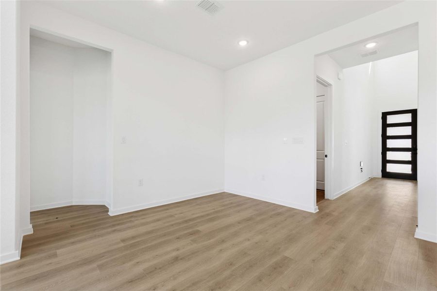 Spacious, unfurnished interior of a new home in Estancia West, Manchaca (Image 27). Spacious, unfurnished interior of a new home in Estancia West, Manchaca (Image 27).