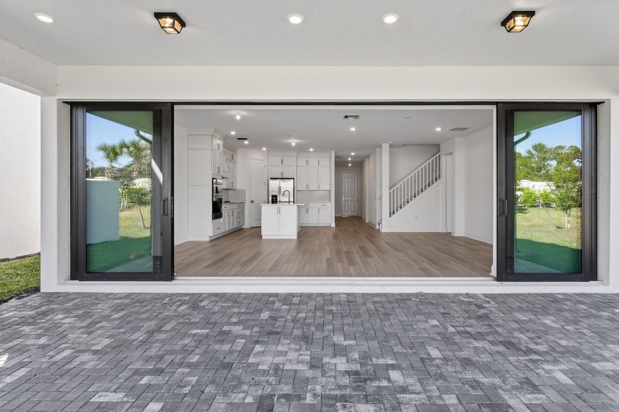 Exterior details and patio area of a home in Hendrix Reserve, Lake Worth (Image 25).