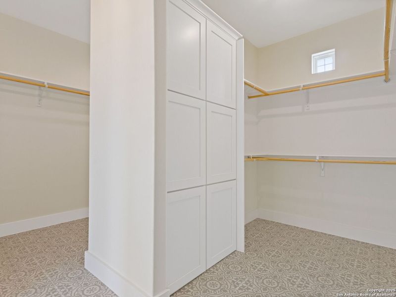 Spacious, unfurnished interior of a new home in , La Vernia (Image 19).