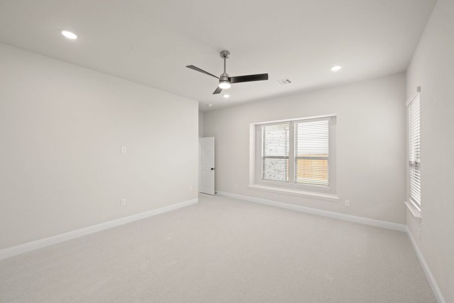 Spacious, unfurnished interior of a new home in Creekview Meadows, Pilot Point (Image 15).