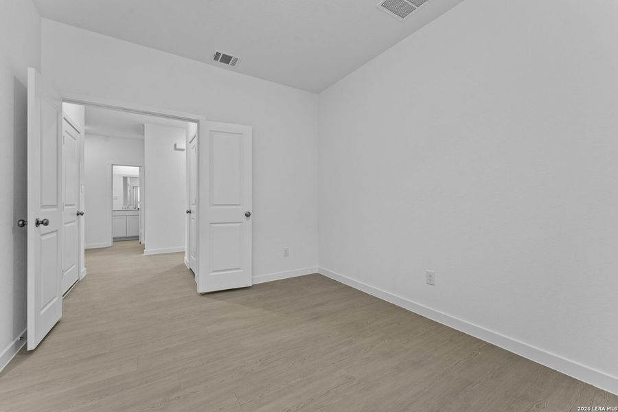 Spacious, unfurnished interior of a new home in Sky Ranch, New Braunfels (Image 17).