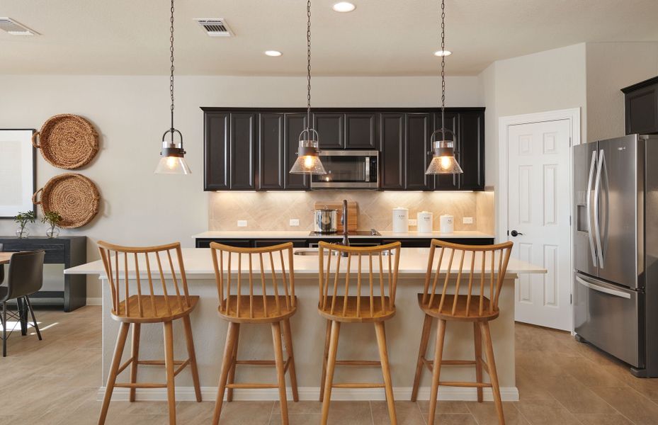 Eat-in Kitchen Eat-in Kitchen