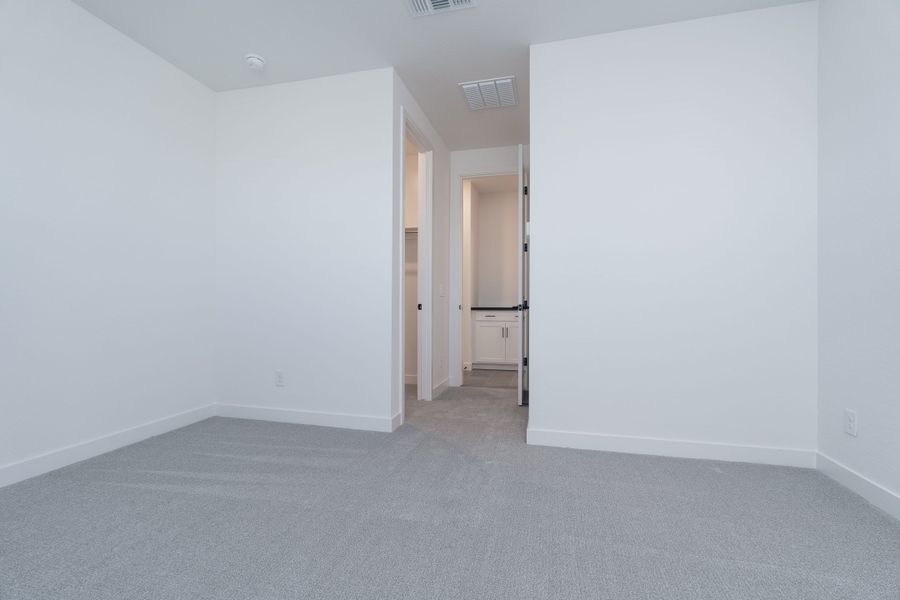Spacious, unfurnished interior of a new home in Terraza, San Tan Valley (Image 15).