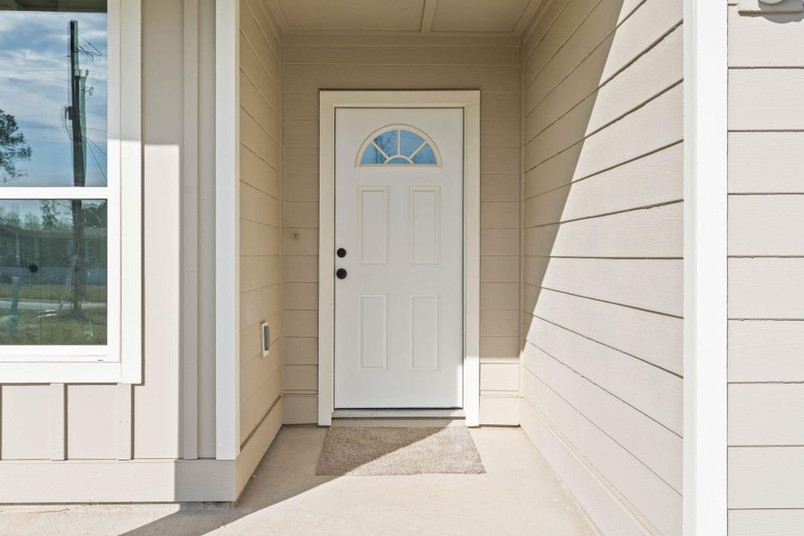 Exterior details and patio area of a home in , Conroe (Image 3).