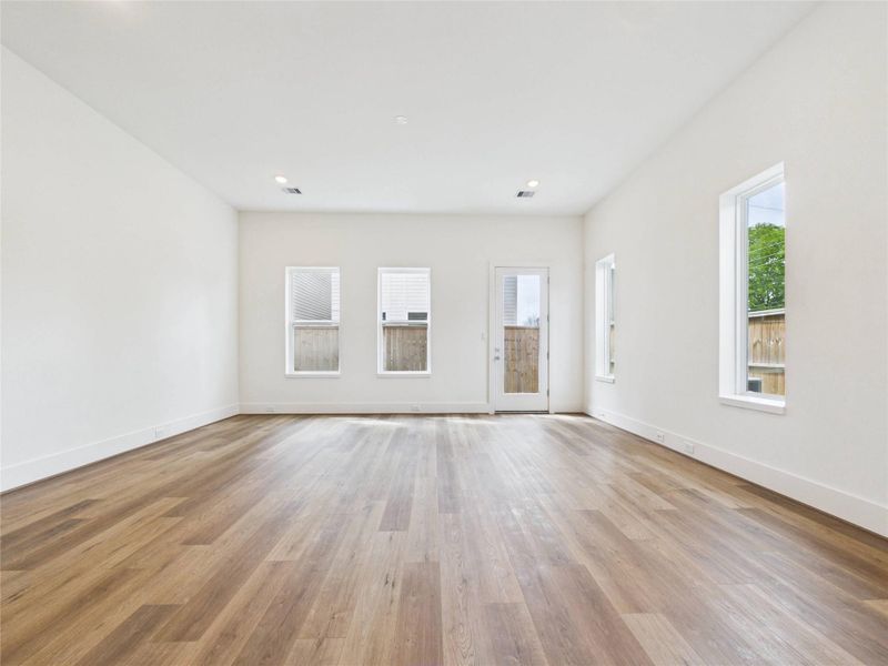 Spacious, unfurnished interior of a new home in , Houston (Image 19).