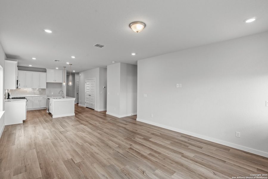 Spacious, unfurnished interior of a new home in August Fields, New Braunfels (Image 30).