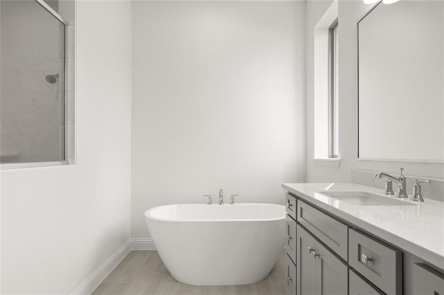 16. 332 Bay Laurel - Bath (2)