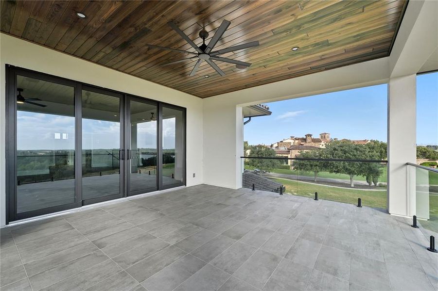 Exterior details and patio area of a home in , Montverde (Image 28).