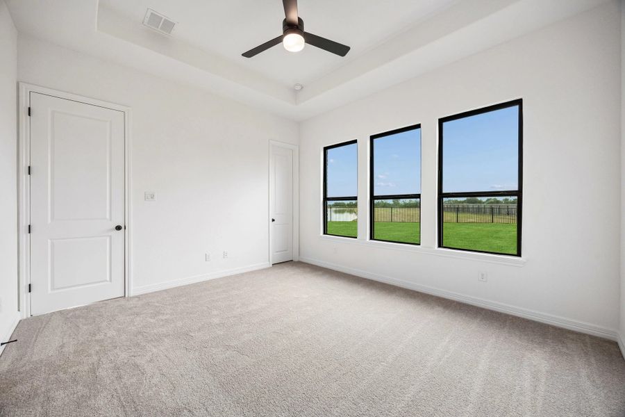 Spacious, unfurnished interior of a new home in Bergamo, Katy (Image 16).
