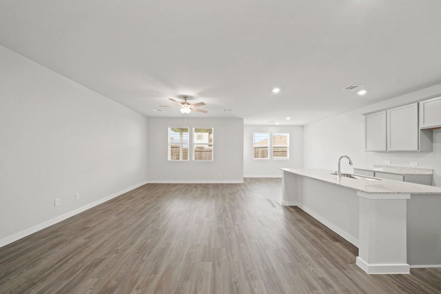 Spacious, unfurnished interior of a new home in Granger Pines, Conroe (Image 19).