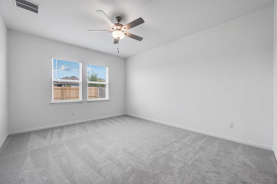 Spacious, unfurnished interior of a new home in Longview, Del Valle (Image 9).
