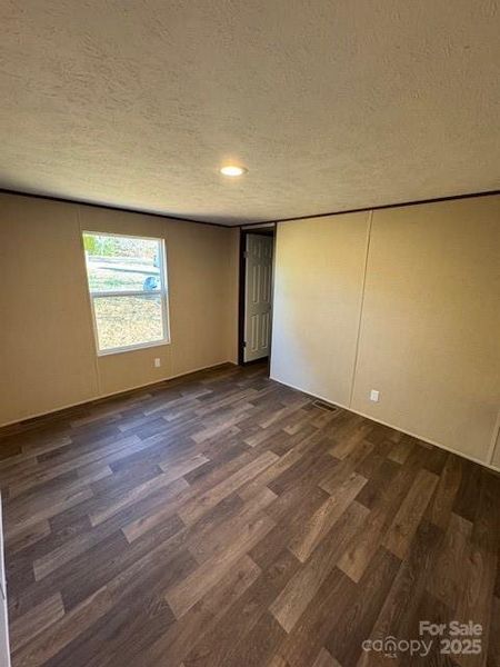 Spacious, unfurnished interior of a new home in , Lincolnton (Image 10).