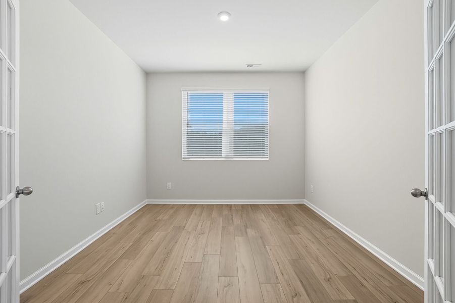 Spacious, unfurnished interior of a new home in Waxhaw Landing, Monroe (Image 20).