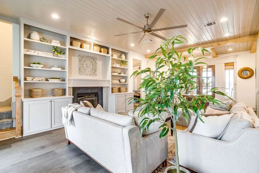 Representative furnished interior of a home built from the The Tiffany by Elmwood Custom Homes in Aledo Heights, Aledo (Image 17).