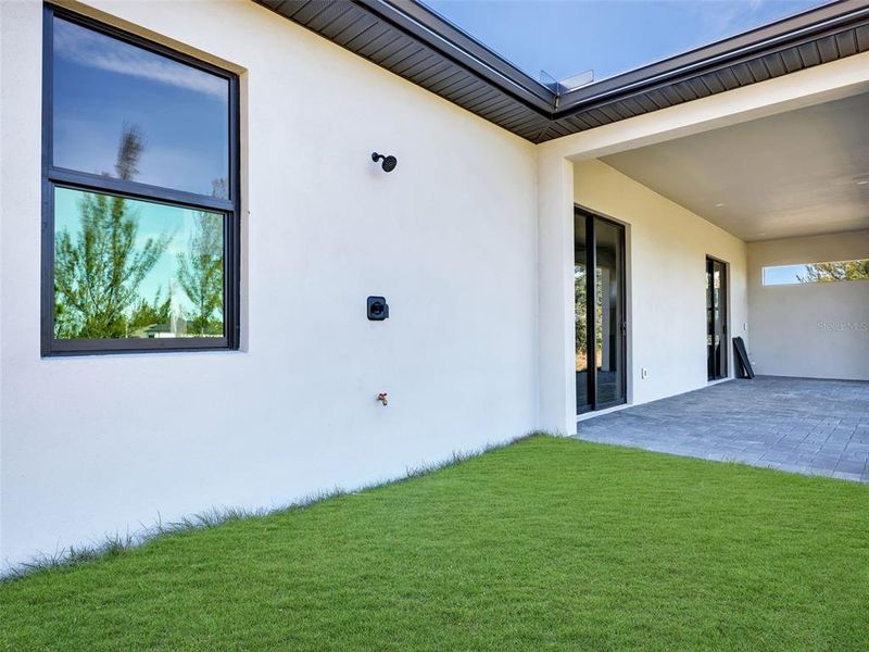 Exterior details and patio area of a home in , Cape Coral (Image 28).