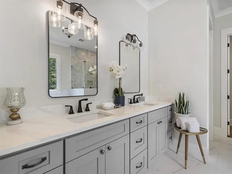 Furnished interior view inside a new home in , Woodstock (Image 37).