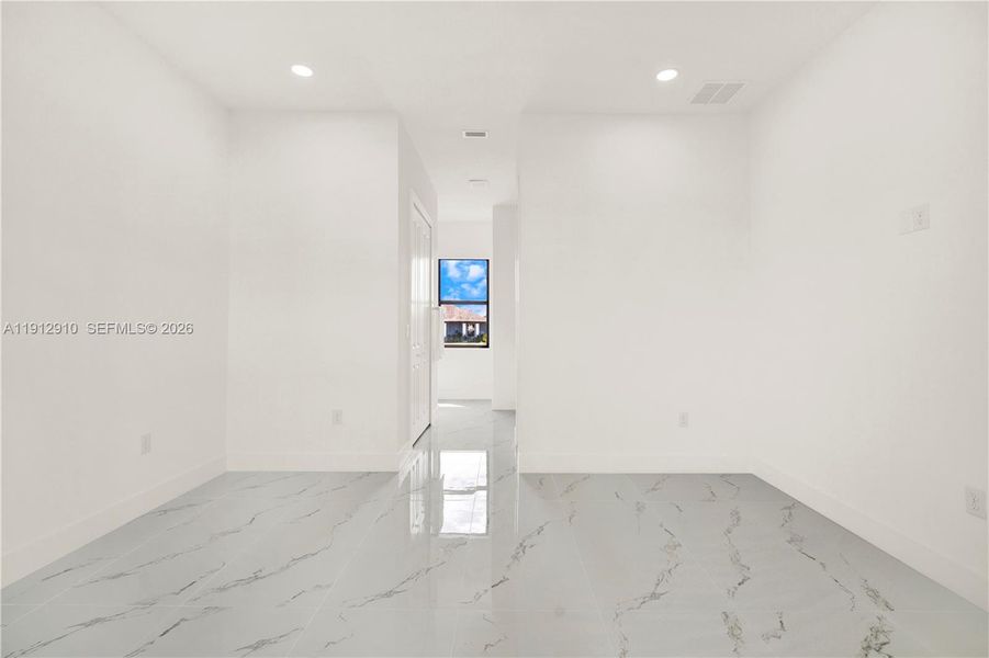 Spacious, unfurnished interior of a new home in , Lehigh Acres (Image 15).