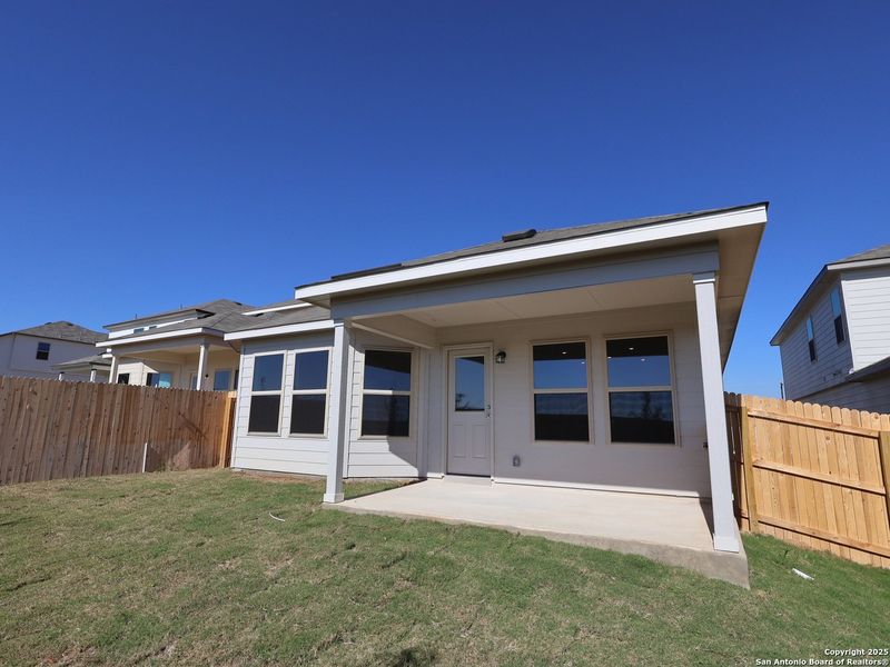 Exterior details and patio area of a home in Paloma Park, Converse (Image 19).